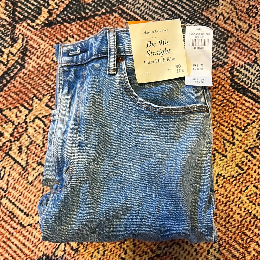 Abercrombie & Fitch The 90’s Straight Ultra High Rise Med Wash Size 30/1…